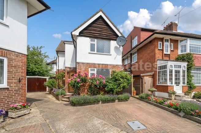2 bed property, in Abercorn Close, £600,000