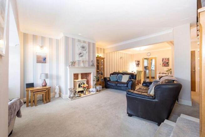4 bed property, in Moss Lane, £325,000