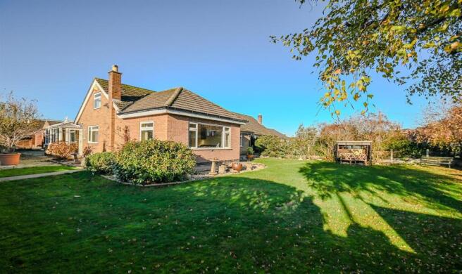 4 bed property, in Blue Cedar, £550,000