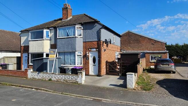 3 bed property, in Burlington Road, £125,000