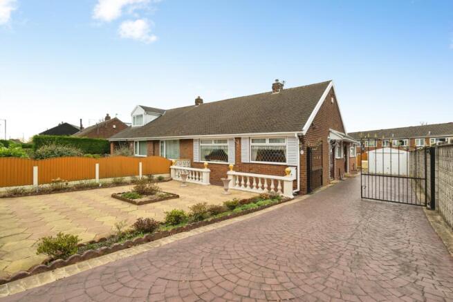 2 bed property, in Goodier House Fold, £260,000