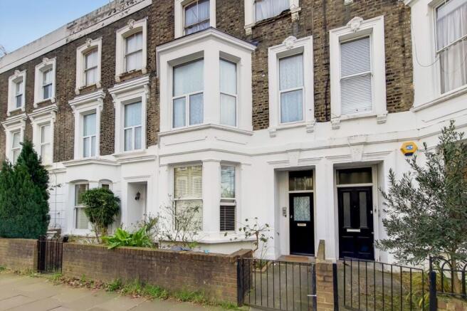 2 bed property, in Jackson Road, £585,000