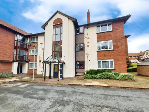 2 bed property, in Knights Court, £90,000