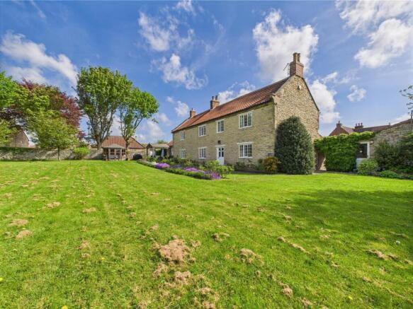 4 bed property, in Main Street, £650,000