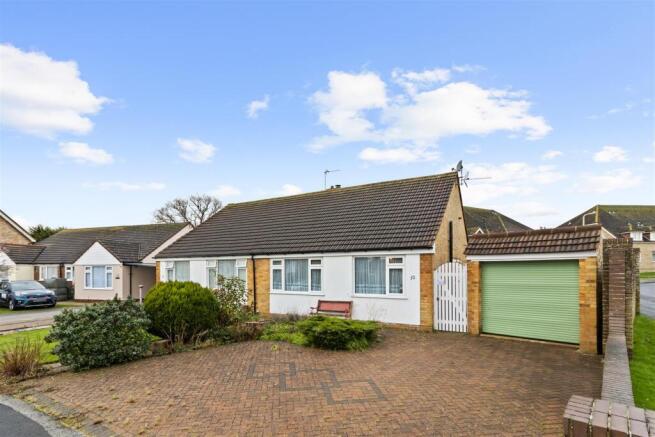 2 bed property, in Windsor Way, £325,000
