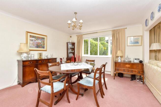 4 bed property, in Brompton Farm Road, £700,000