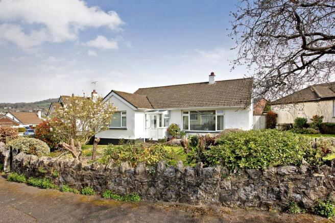 2 bed property, in St. Johns Close, £439,500