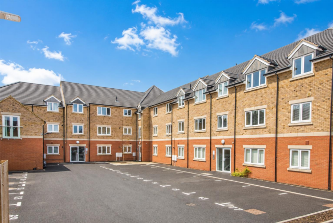 2 bed property, in Chichele Street, £170,000