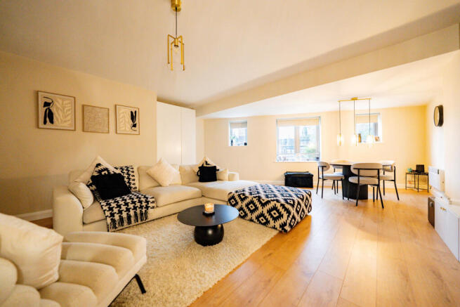 2 bed property, in Flat 1, £180,000