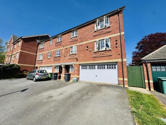 3 bed property, in Vitellius Gardens, £340,000