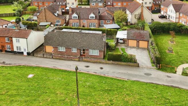 2 bed property, in Old Becclesgate, £290,000