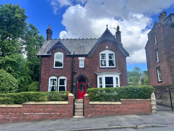 5 bed property, in Thornleigh, £780,000