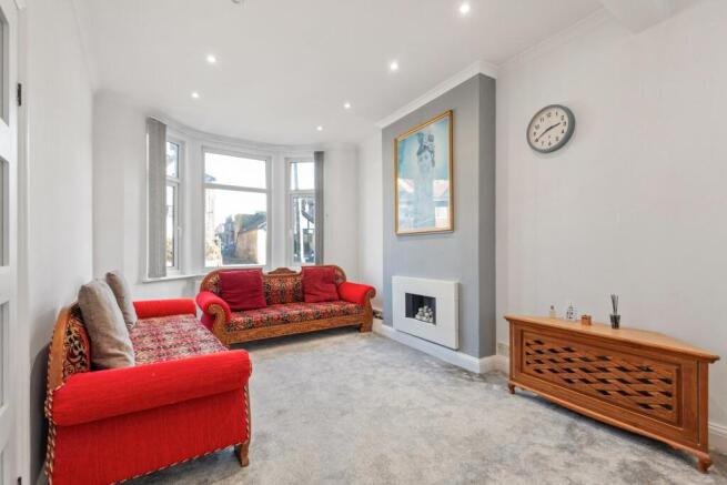 3 bed property, in Bedford Road, £585,000