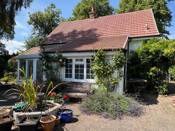 2 bed property, in Abbey Road, £219,000