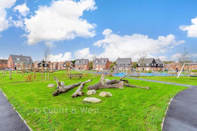 3 bed property, in Legg Vale, £335,000