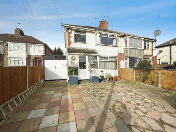 3 bed property, in Leicester Road, £280,000