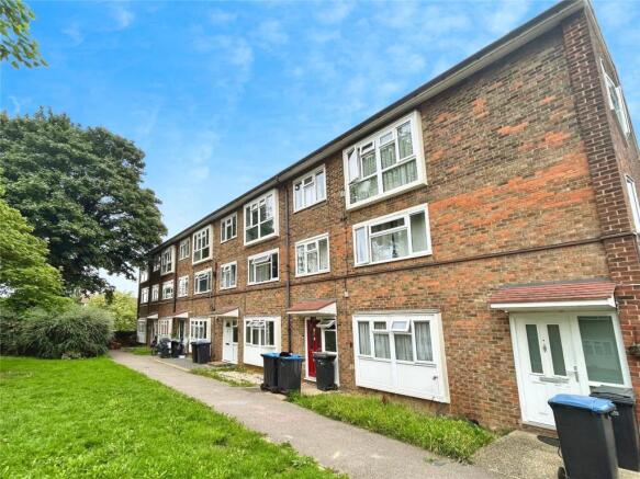 1 bed property, in The Hides, £150,000
