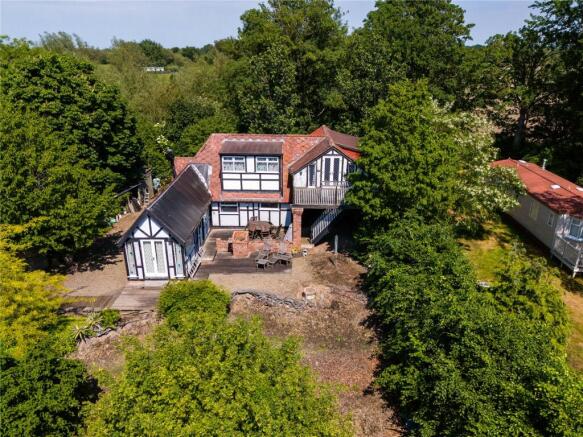 5 bed property, in Townfield Lane, £510,000