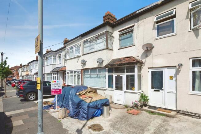 3 bed property, in Mortlake Road, £525,000