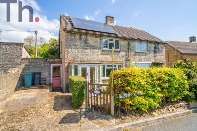 2 bed property, in Spindlers Road, £230,000