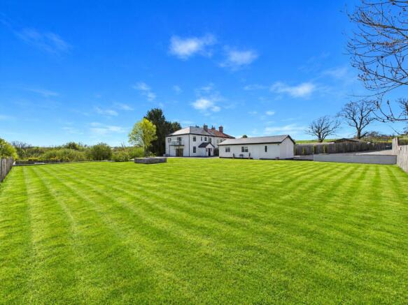 4 bed property, in Roddymoor, £550,000