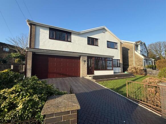 5 bed property, in Llantrisant, £475,000