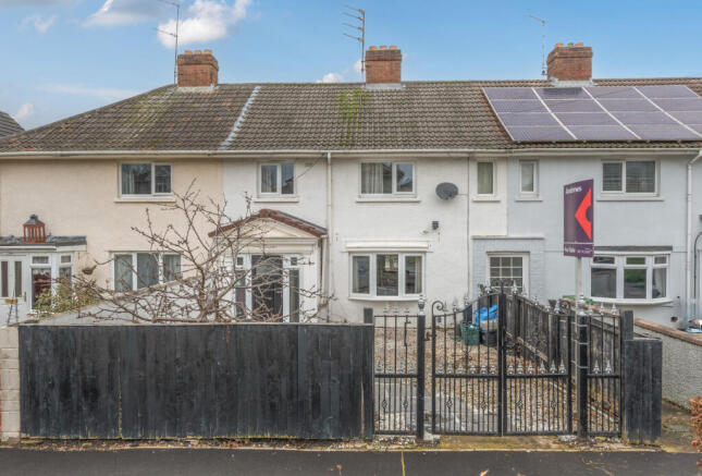 3 bed property, in Charlton Road, £340,000