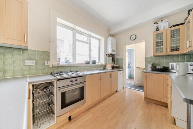 4 bed property, in Telephone Road, £275,000