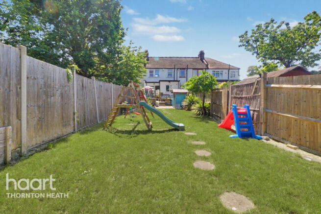 3 bed property, in Mayfield Crescent, £475,000