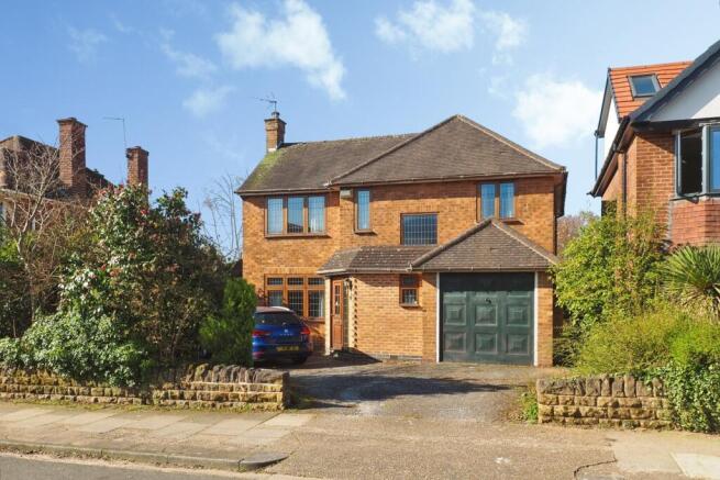 3 bed property, in Arundel Drive, £475,000