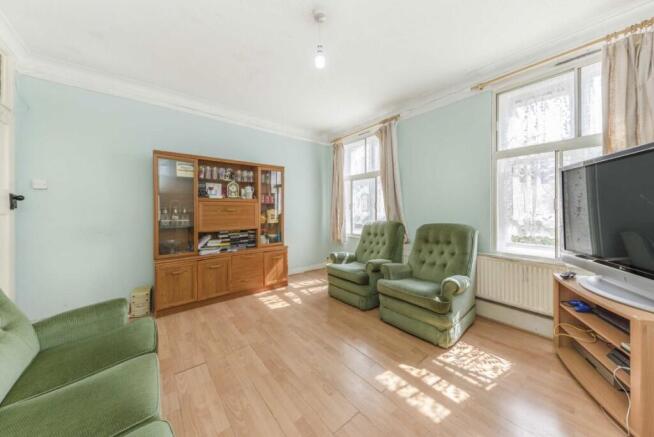 3 bed property, in Fairfield Drive, £390,000