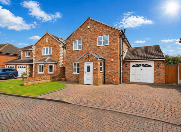 3 bed property, in Peak House, £400,000