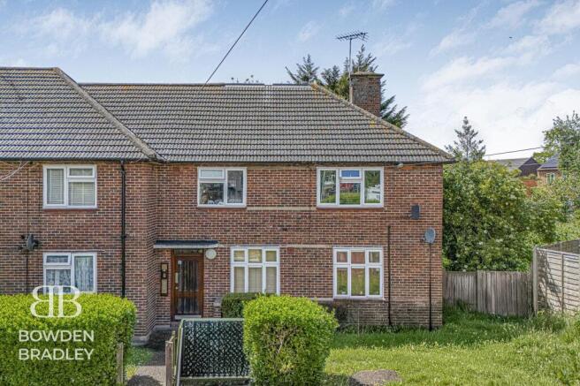 2 bed property, in Sylvester Gardens, £250,000