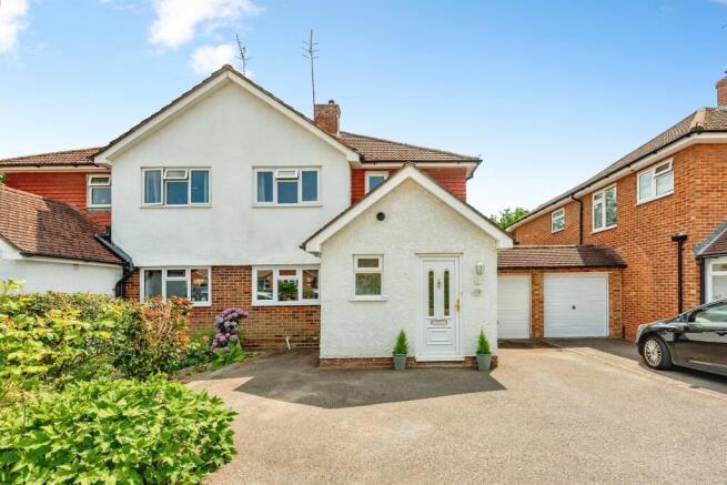 3 bed property, in The Meadow, £485,000