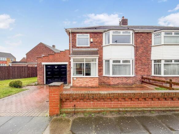 3 bed property, in Sandbanks Drive, £130,000
