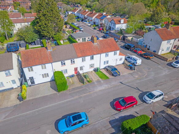 3 bed property, in Woodbridge Avenue, £400,000