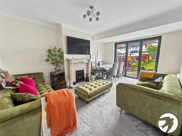 2 bed property, in Sutherland Avenue, £450,000