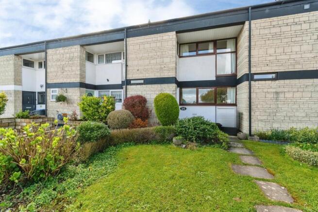 3 bed property, in Springfield Close, £210,000