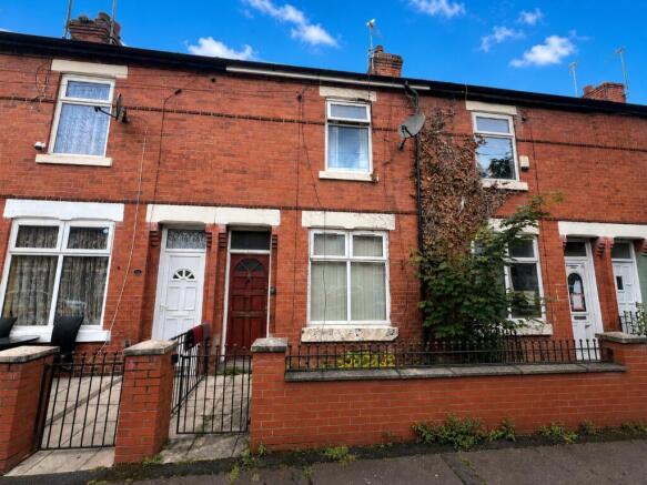 2 bed property, in Hallworth Road, £115,000