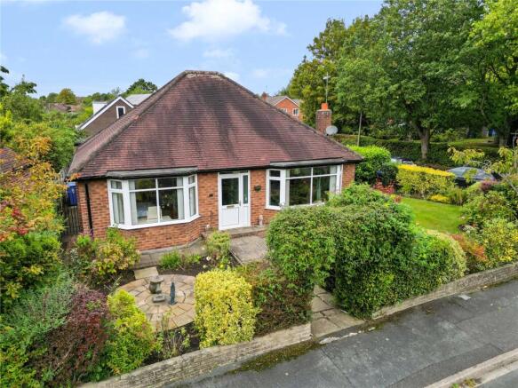 2 bed property, in High Elm Drive, £500,000