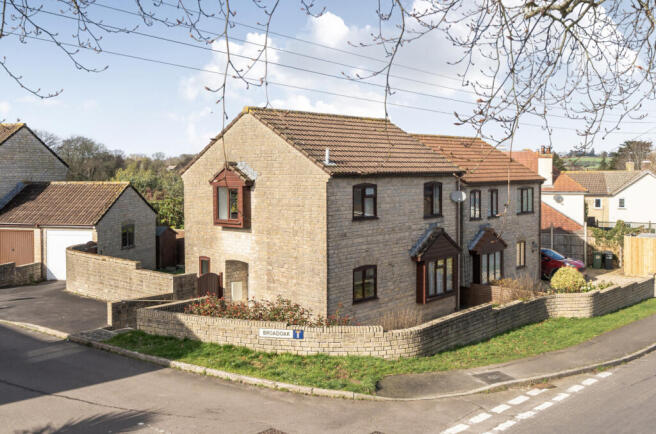 3 bed property, in Broadoak, £340,000