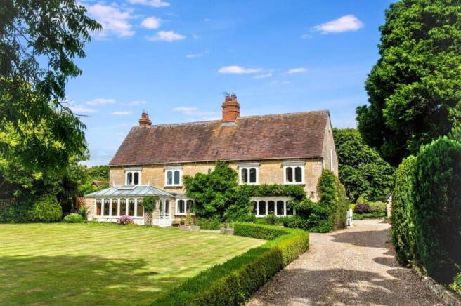 5 bed property, in Hacketts Lane, £1,250,000