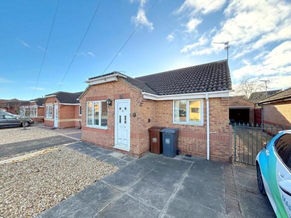 2 bed property, in Aldergrove Crescent, £180,000