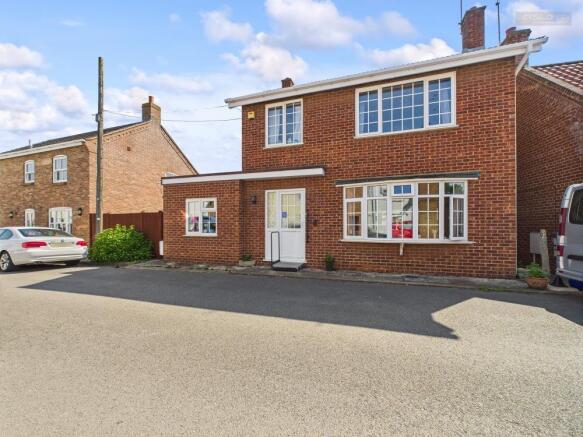 3 bed property, in South Street, £250,000