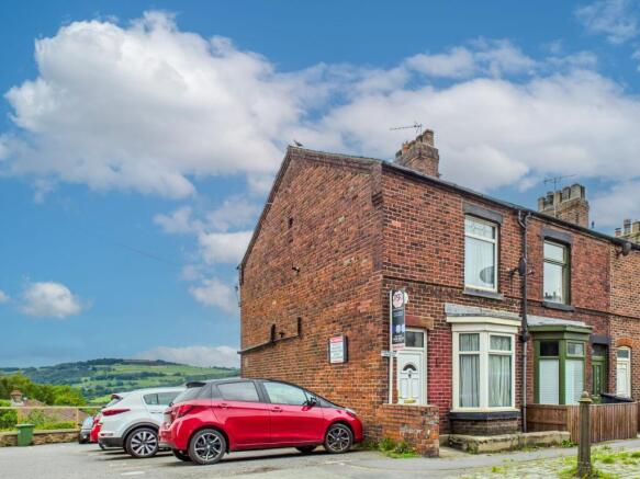 2 bed property, in Buxton Road, £225,000