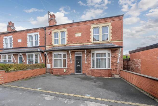 4 bed property, in Wentworth Road, £625,000