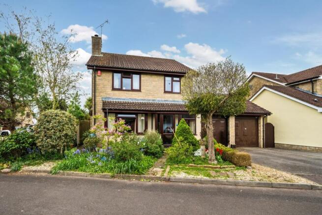 4 bed property, in Springfield Close, £475,000