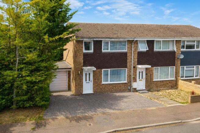 3 bed property, in Thackeray Close, £325,000