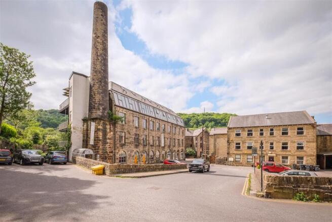 2 bed property, in Croft Mill Yard, £160,000