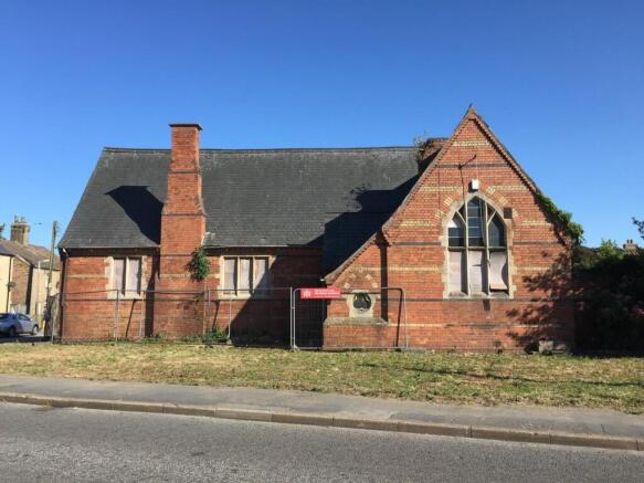 1 bed property, in West Street, £175,000